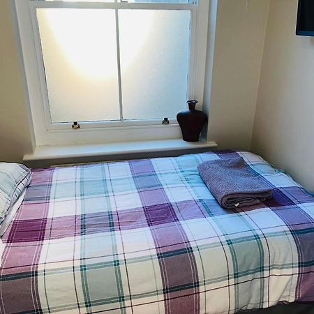 Bed For The Night, Close To Beach, Shops , Train St Leonards-on-Sea Bagian luar foto