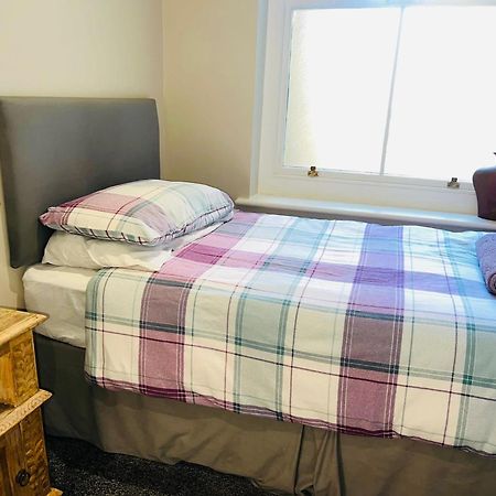 Bed For The Night, Close To Beach, Shops , Train St Leonards-on-Sea Bagian luar foto