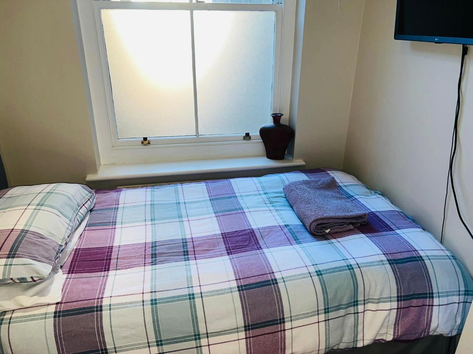 Bed For The Night, Close To Beach, Shops , Train St Leonards-on-Sea Bagian luar foto